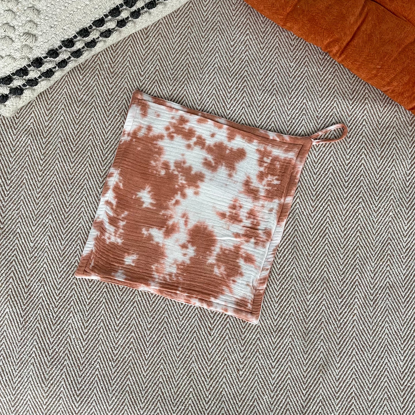 Tie-Dye Crinkled muslin wash cloth