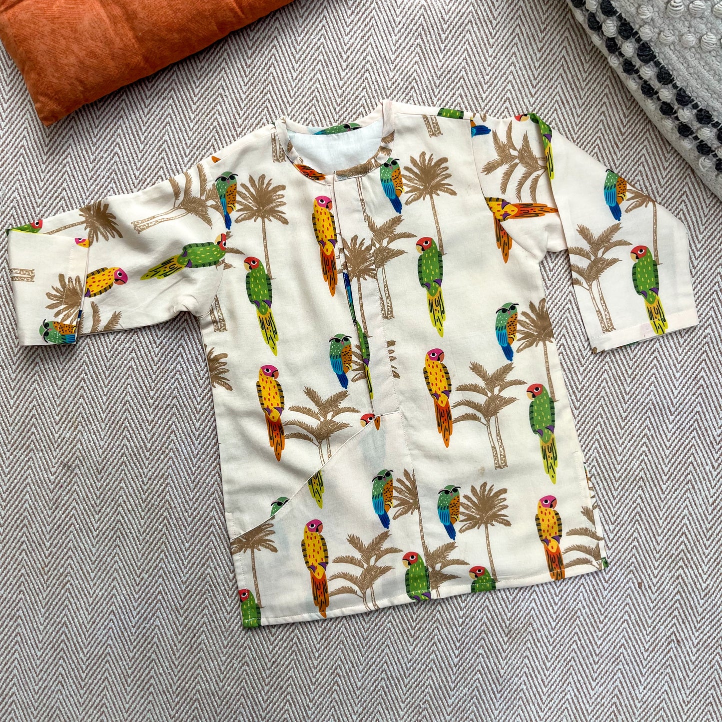 Mul Chanderi 'Parrot Party' Kurta Set for Boys