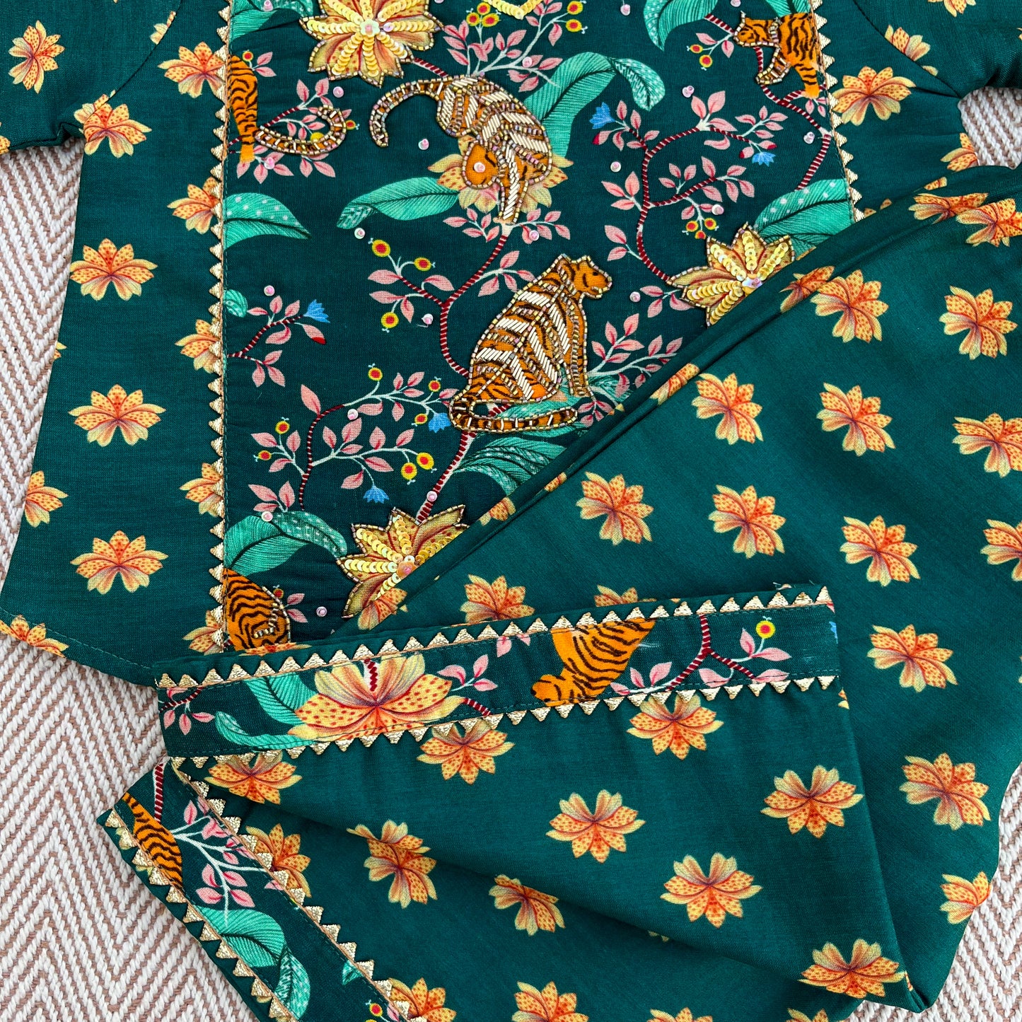 Chanderi "Bhaagh ki kahaani" Kurta set for Girls
