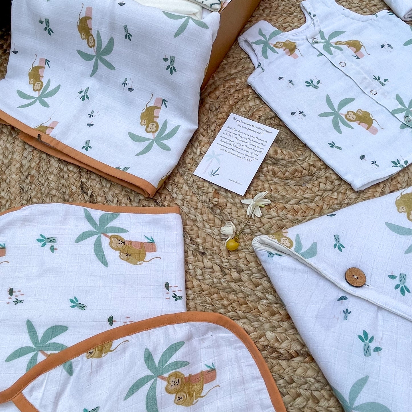Monkeying Around Muslin Jumbo Gift Bundle(8 articles)
