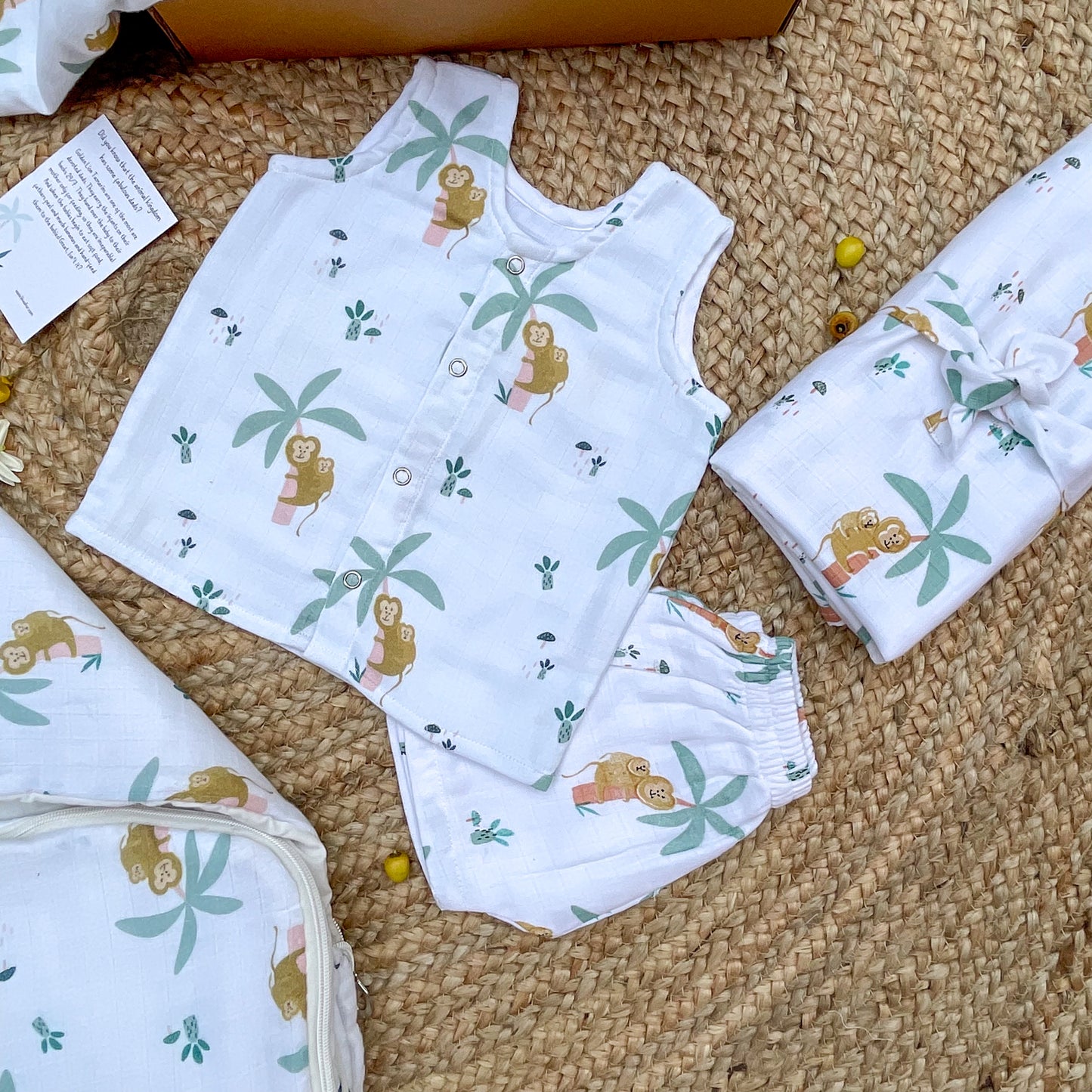 Monkeying Around Muslin Mini Gift Bundle(6 Articles)