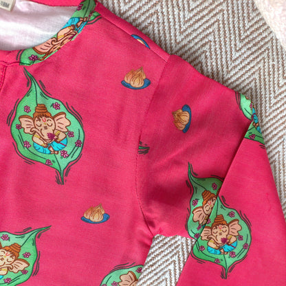 Mul Chanderi Unisex 'In the Light of Lord Ganesha' Kurta Set