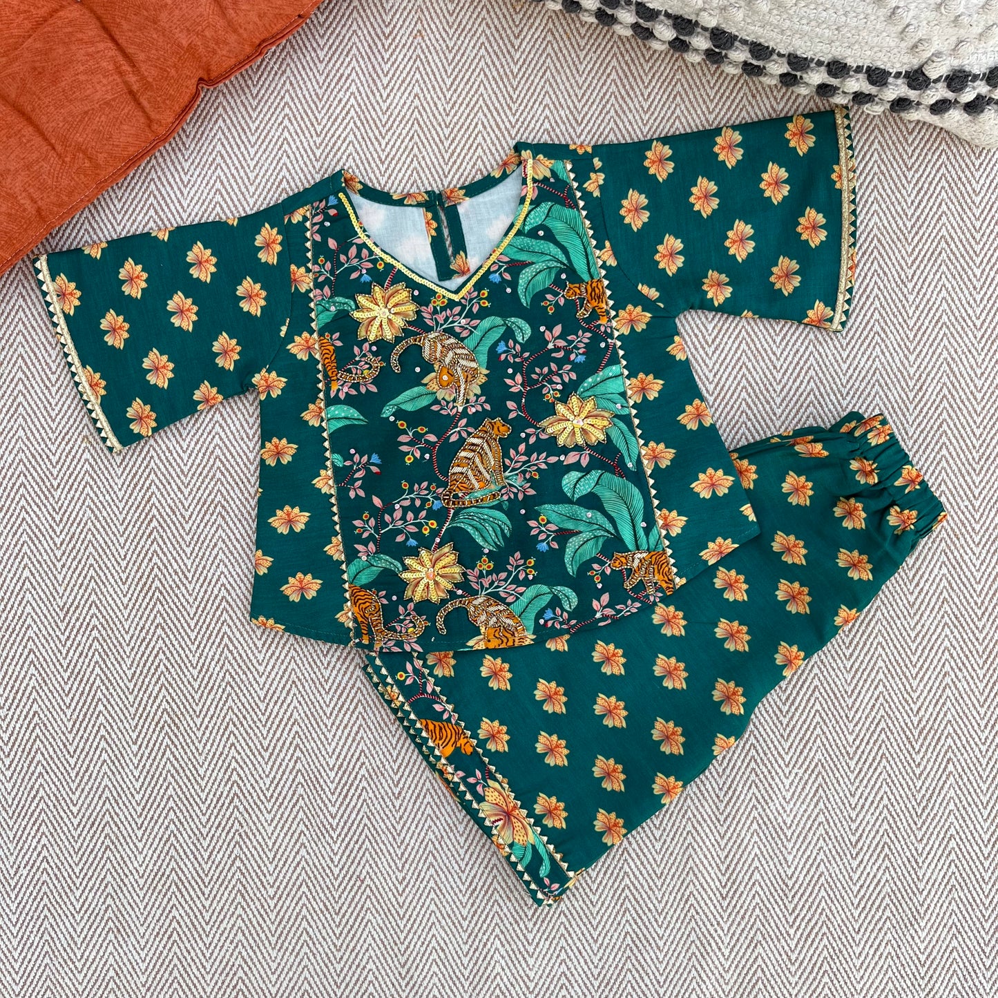 Chanderi "Bhaagh ki kahaani" Kurta set for Girls