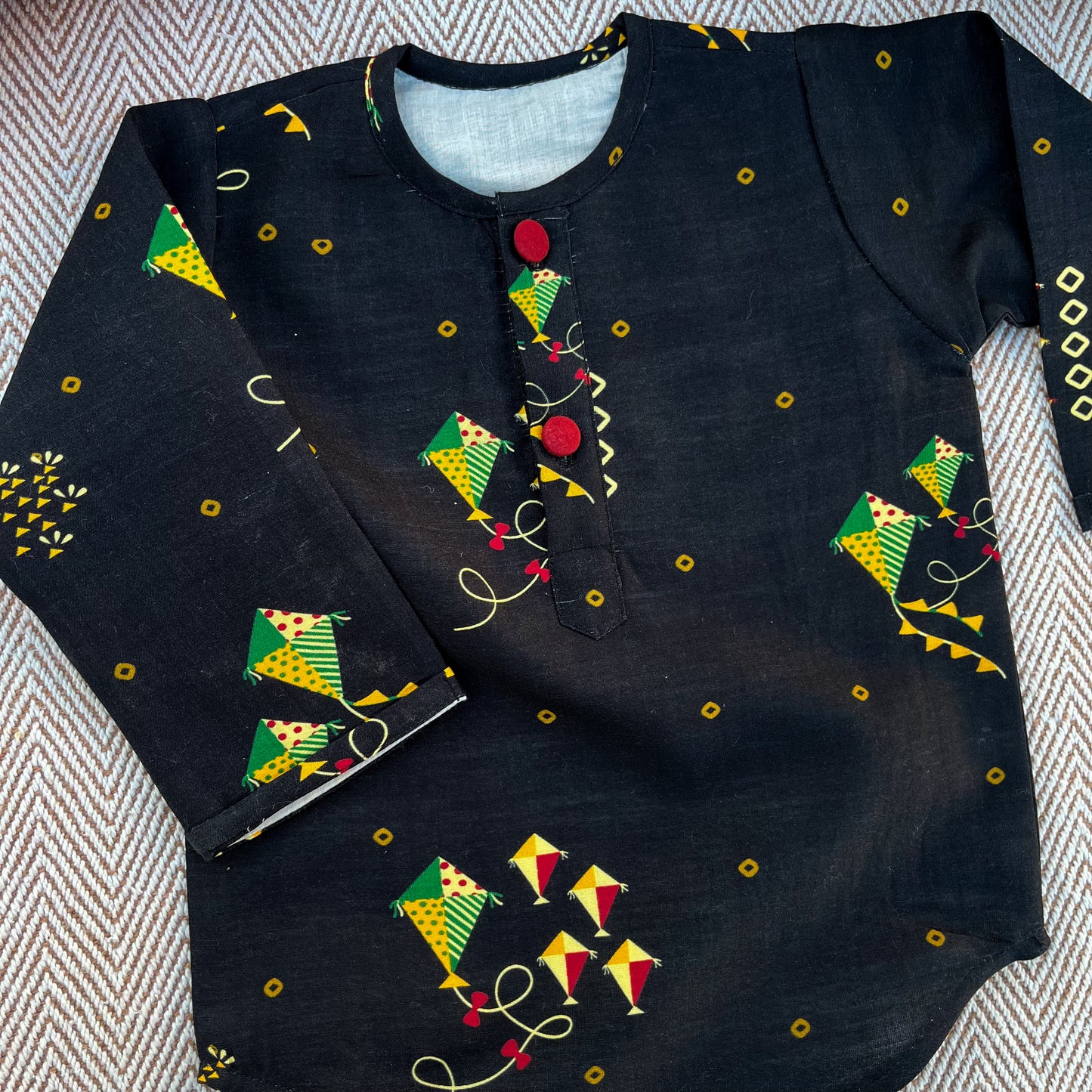 Chanderi Unisex Black Bandhej Kites Print Kurta Set