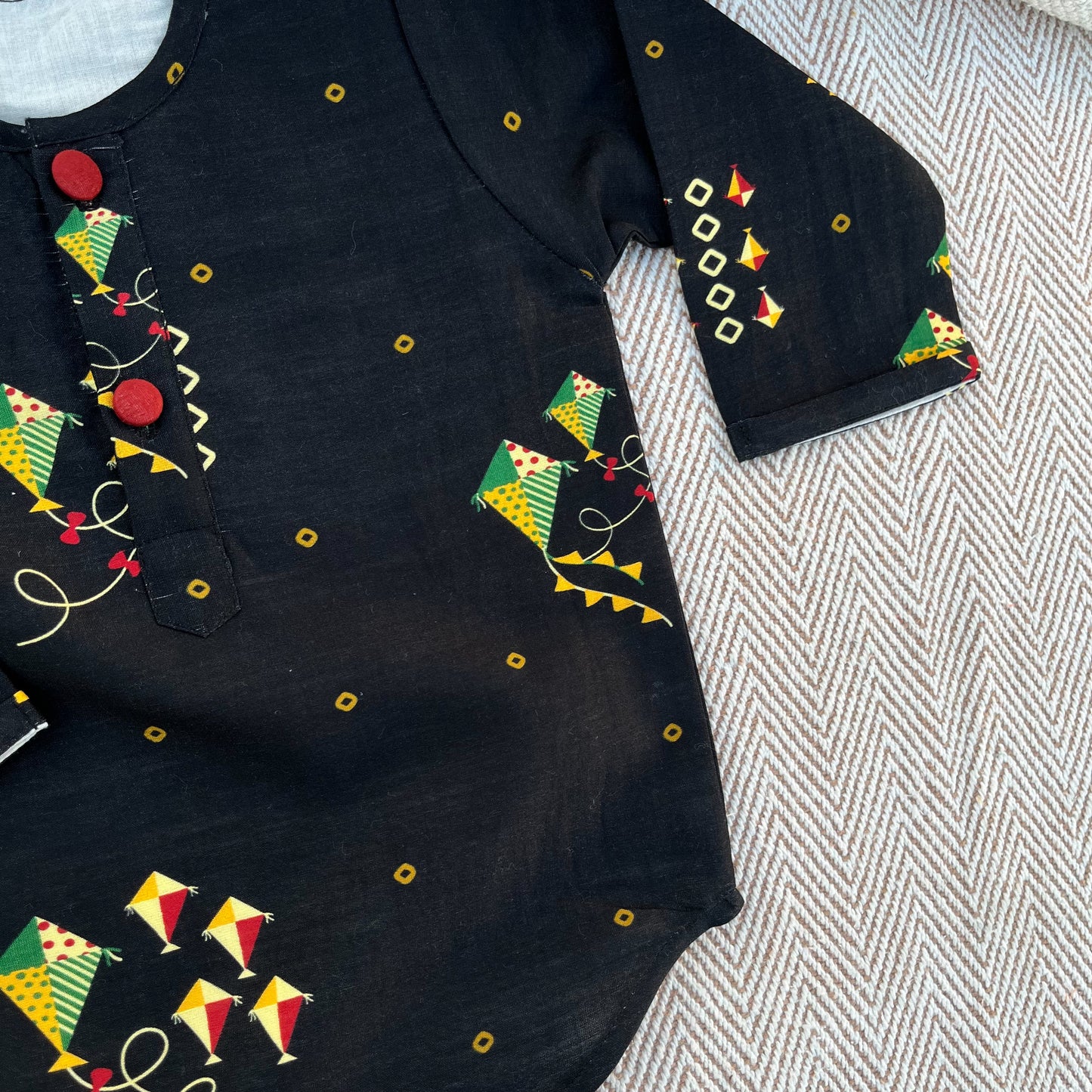 Chanderi Unisex Black Bandhej Kites Print Kurta Set